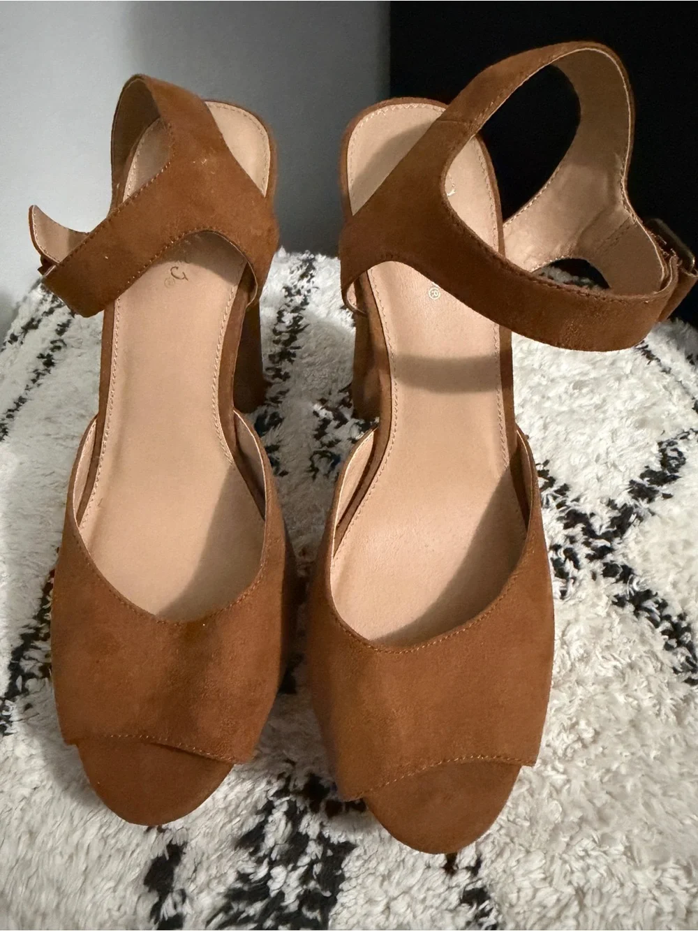 Candie’s Camel Suede Platform Peep Toe Block Heels Size 9